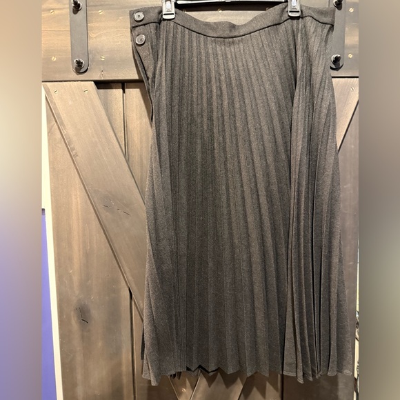 Zara Dresses & Skirts - Zara PLEATED BUTTONED SKIRT